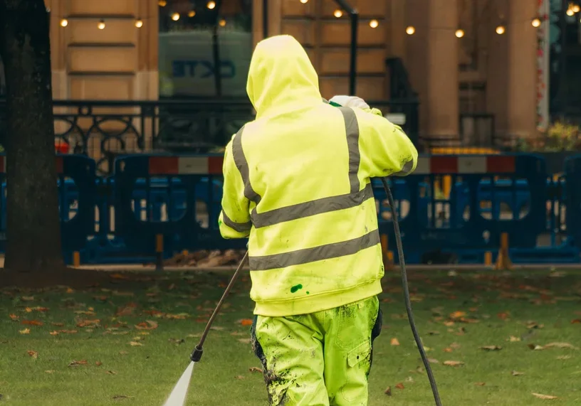 Worker in an exterior service scene